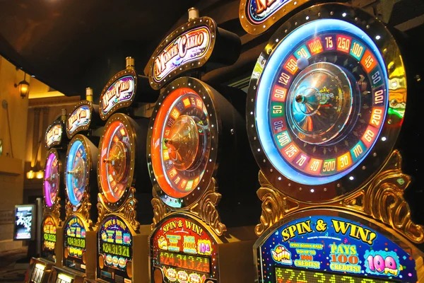 Sic Bo dice game and payout table on hasil slot platform